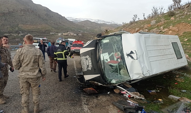 Siirt'te Öğrencileri Taşıyan Minibüs Devrildi: 1 Kişi Hayatını Kaybetti, 6 Çocuk Yaralandı