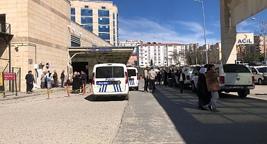 Siirt'te Oy Verme İşlemi Sırasında Silahlı, Sopalı, Taşlı Kavga: 1 Ölü, 4 Yaralı 