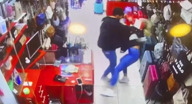 Zeytinburnu'nda Bir Adam, Mağazada Nişanlısını Öldüresiye Dövdü: O Anlar Kameraya Yansıdı