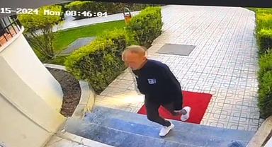 Ankara'da Bir Şahıs, Oğlunun Telefonundan Mesaj Atarak Kapıyı Açtırdığı Boşanma Aşamasındaki Eşini Bıçaklayarak Öldürdü