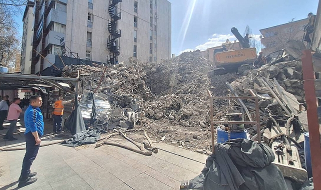 Ankara'da İstinat Duvarı Çöktü: 1 İşçi Enkaz Altında