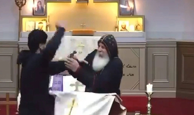 Avustralya'da Süryani Kilisesi Piskoposuna Ayin Sırasında Bıçaklı Saldırı