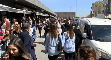 Bakırköy Sosyete Pazarında Hırsızlık Yapan Şahıslar Yakalanınca 'Bomba Var' Diye Bağırdı: Çıkan İzdihamda Ezilenler Oldu