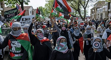 Bir Grup Müslüman, Michigan'da 'Amerika'ya ve İsrail'e Ölüm' Sloganı ile Protesto Düzenledi
