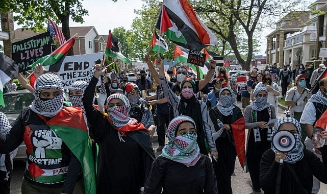 Bir Grup Müslüman, Michigan'da 'Amerika'ya ve İsrail'e Ölüm' Sloganı ile Protesto Düzenledi