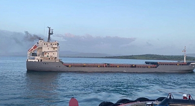 Çanakkale Boğazı'nda Kuru Yük Gemisinde Çıkan Yangın Kontrol Altına Alındı: 1 Yaralı