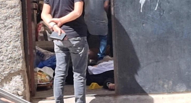 Diyarbakır'da Bir Şahıs Mahkeme Çıkışı Takip Ettiği Boşanma Aşamasındaki Eşini ve Yanındaki Erkeği Öldürdü