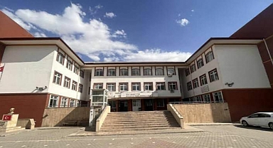 Elazığ'da 8 Kız Öğrenciye Cinsel İstismarda Bulunduğu İddia Edilen Lise Müdürü Serbest Bırakıldı: Bir Öğrencinin Daha Şikayet Etmesi Üzerine Tutuklandı