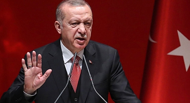 Erdoğan'dan Van'da Yaşananlara İlk Yorum: Her Kim Vandallığı Hak Arama Yolu Olarak Görürse Karşısında Devletimizin Çelik Yumruğunu Bulacaktır