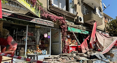 İstanbul'da 5 Katlı Binanın Balkonu Çöktü: Balkonda Bulunan 63 Yaşındaki Kadın Yaralandı