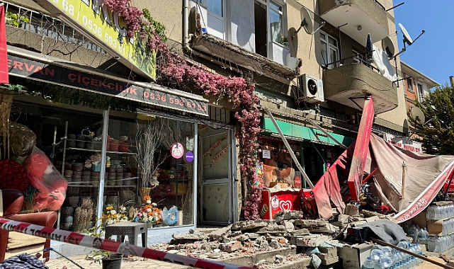 İstanbul'da 5 Katlı Binanın Balkonu Çöktü: Balkonda Bulunan 63 Yaşındaki Kadın Yaralandı