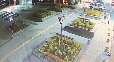 İstanbul'da Hint Restoranı Önünde El Bombalı Saldırı