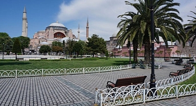 İstanbul Sultanahmet'ten Bayram Sabahı Görüntüleri: Meydanda Türk Yok