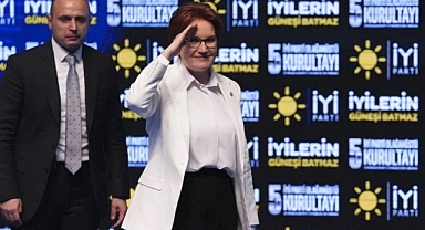 Kurultaydan Ayrılan Meral Akşener'i Uğurlayan Bazı Milletvekilleri Ağladı