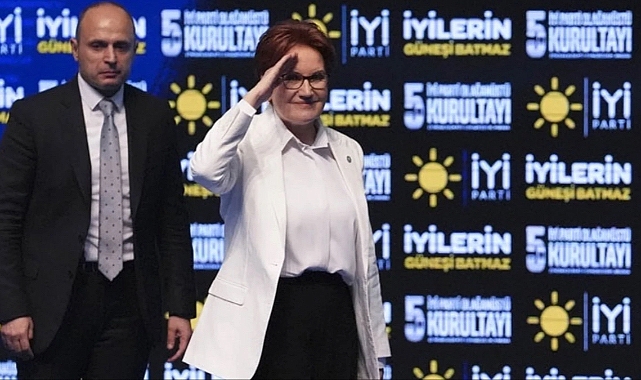 Kurultaydan Ayrılan Meral Akşener'i Uğurlayan Bazı Milletvekilleri Ağladı