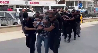 Kuşadası'nda Bir Restorana Silahlı Saldırı Düzenleyen 2 Şehir Eşkıyası Tutuklandı