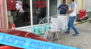 Kütahya'da Mahalle Kuaförü ve Müşterisini Eşi ile İlgili Dedikodu Yaptıkları Gerekçesiyle Av Tüfeği ile Vurdu: 2 Ölü