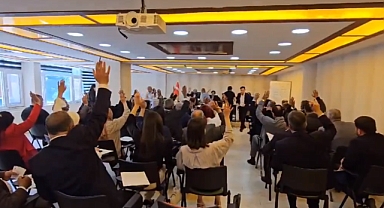 Mardin Büyükşehir Belediyesi'nin İlk Toplantısında İstiklal Marşı'nın Okunması Kürtçü DEM Partililerin Oy Birliğiyle Reddedildi