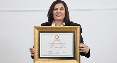 Özlem Çerçioğlu'na 'Yemekhanede' Mazbata