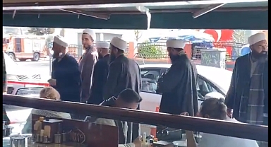Tebliğciler Yine Din Tüccarlığı Peşinde: Kadıköy'de Restoranları Gezerek Oruç Hakkında Tebliğde Bulundular 