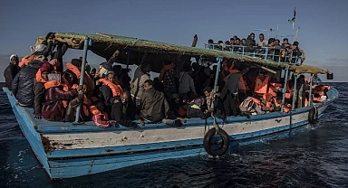 Avrupa'da Düzensiz Göçmen Krizi Büyüyor: İtalya'da Kuzey Afrikalı Bir Kaçak, İranlı Kadın Öğrenciyi Taciz Etti İddiası