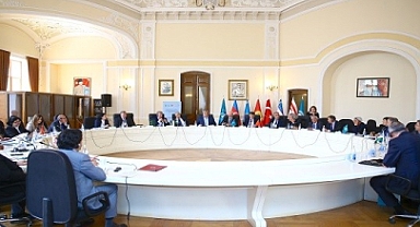 Azerbaycan’da Türk Dünyası Ortak Alfabe Konusu Tekrar Masaya Yatırıldı