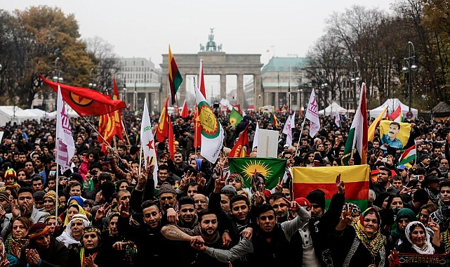 Berlin'de Kürtçüler 19 Mayıs Kutlamasını Hazmedemeyip Atatürk'e ve Türklere Hakaret Etti: Kafatasçı Devşirmeler