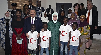 Biz Bu Bakanı Pek Sevmedik: Fahrettin Koca Doktorların Sorunlarını Bıraktı, Zenci Güzelleme Derdine Düştü 