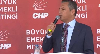 Büyük Emekli Mitingi'nde Konuşan Emekli Vatandaş: 61 Yaşındayım, Rahmetli Babamdan Kalan 4 Bin Lirayla Yaşamaya Çalışıyorum