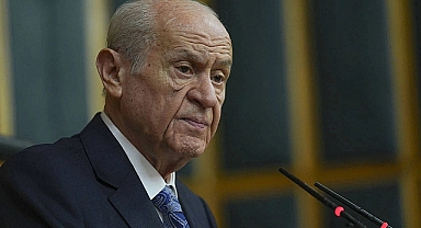Devlet Bahçeli Kürsüde Konuşurken Prompter Arızalandı: Bahçeli Neye Uğradığını Şaşırdı, Arkasına Dönüp ' Kesildi Birden' Dedi