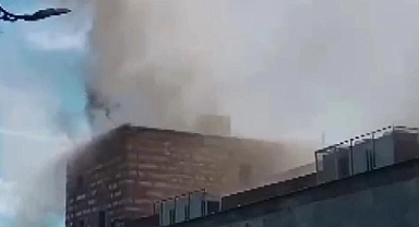 Eminönü'nde Tarihi Mısır Çarşısı'nda Yangın Çıktı: Çok Sayıda İtfaiye Ekibi Sevk Edildi