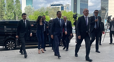 Erdoğan ve Özel Görüşmesi Başladı