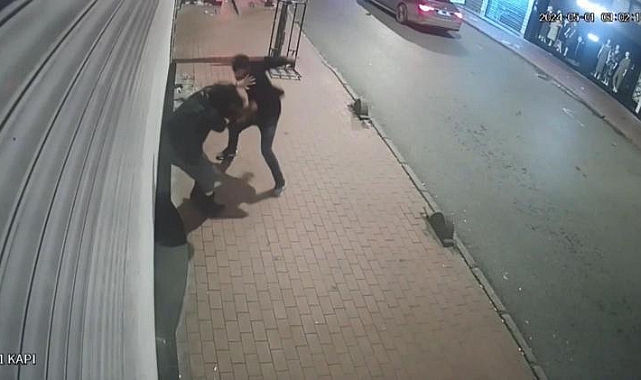 Fatih'te Gasp Dehşeti: Kadına Yumruk ve Kafa Atıp Çantasını Çaldı