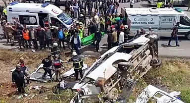 Gaziantep'te Beton Mikseri ve Minibüs Çarpıştı: 8 Ölü 11 Yaralı