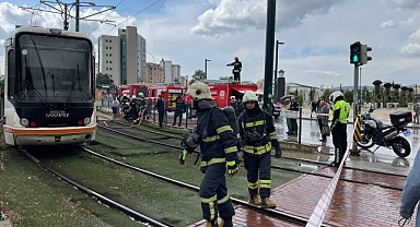 Gaziantep'te Bir Tramvaya Yıldırım Düştü: Yıldırım Düşmesi Sonucu Tramvayda Yangın Çıktı