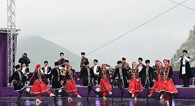 İşgalden Kurtarılan Karabağ'ın Şuşa Şehrinde Harıbülbül Festivali Düzenlendi