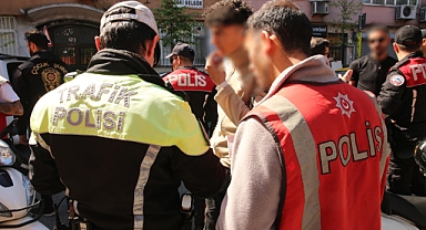 İstanbul'da Okul Önlerine Yapılan Denetimlerde 3 Bin 708 Kişi Yakalandı