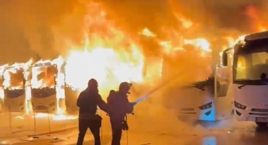 Kartepe'de Yangın Paniği: 15 Araç Kül Oldu