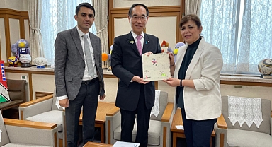 Kürtçü DEM Partililer Japonya'da Kürtlerin Yoğun Yaşadığı Bölgenin Valisini Ziyaret Etti