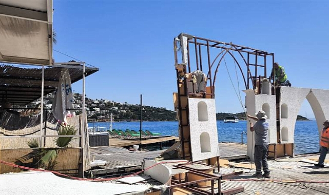 Özhaseki'nin 'Sahil Şeritleri Mafyavari Tutumlarla İşgal Altında' Dediği Kaçak Yapıların Yıkımına Başlandı: İlk Durak Bodrum