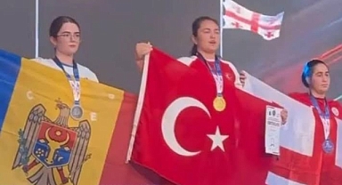 Sude Nur Çakır Avrupa Bilek Güreşi Şampiyonası’nda Sol ve Sağ Kolda Avrupa Şampiyonu Oldu