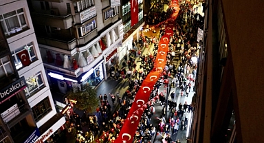 Tüm Yurtta 19 Mayıs Coşkuyla Kutlanıyor: 1919 Metrelik Bayrak Açıldı, Konserler Verildi