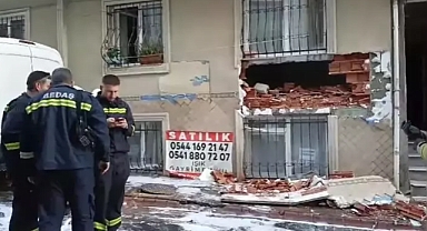 Türk Milleti Ne Şartlarda Yaşıyor: Esenler'de Rögar Patlaması Evin Duvarını Yıktı 