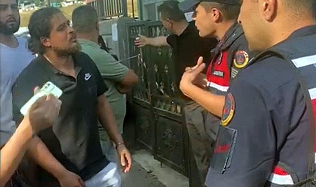 AKP'li Milli Eğitim Bakanı Yusuf Tekin, Türk Çocuklarını 'Kıyafetleri Açık' Diye Mezuniyete Almayan Müdürü Savundu