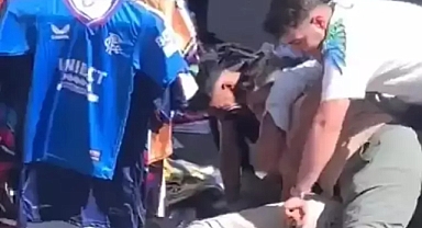 Fatih Mısır Çarşısı'nda Bıçaklı Kavga: Yere Yatırdıkları Kişiden Silahı Almak İçin Bıçak Kullandı