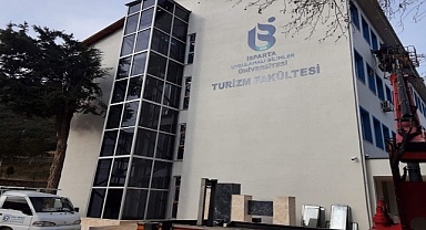 Isparta Uygulamalı Bilimler Üniversitesi Turizm Fakültesi'nde Dekanın 7. Sıradaki Yeğeni Araştırma Görevlisi Olarak İşe Alındı