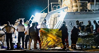 İtalya'da 16 Yaşındaki Kız Çocuğu, Batan Göçmen Teknesinde Iraklı Bir Sapık Tarafından Annesinin Gözlerinin Önünde Tecavüze Uğradı