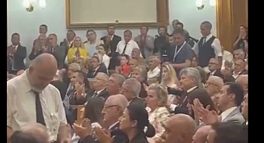İYİ Parti'den Ayrılacağı Öne Sürülen Nimet Özdemir'in Grup Toplantısındaki Tavırları Dikkat Çekti