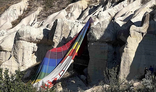 Kapadokya'da Uçan Bir Balon Düştü: Ters Rüzgara Kapılan Balon, Kayalıklara Çarparak Durabildi