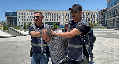 Kayseri'de Atatürk Anıtı'na Saldıran Meczup 'Mesih' Olduğunu İddia Etti